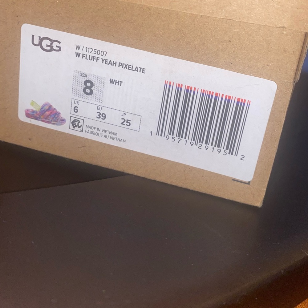 UGG slippers - Picture 4 of 4